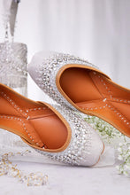 Load image into Gallery viewer, (Pre Order) Ayna Juttis