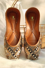 Load image into Gallery viewer, (Pre Order) Nazm Black Juttis