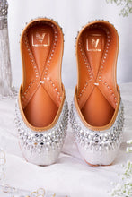 Load image into Gallery viewer, (Pre Order) Ayna Juttis