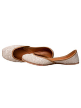 Load image into Gallery viewer, (NEW) Florene Ivory Jutti