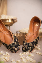 Load image into Gallery viewer, (Pre Order) Abeera Juttis