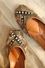 Load image into Gallery viewer, (Pre Order) Nazm Black Juttis