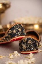 Load image into Gallery viewer, (Pre Order) Abeera Juttis