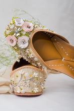 Load image into Gallery viewer, (Pre Order) Firdaus Clutch & Juttis Combo