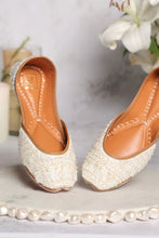 Load image into Gallery viewer, (Pre Order) Nooriya juttis