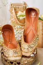 Load image into Gallery viewer, (Pre Order) Roshani Juttis