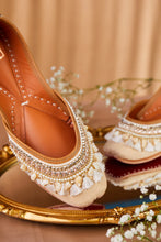 Load image into Gallery viewer, (Pre Order) Sheen Juttis