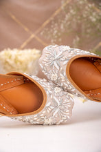 Load image into Gallery viewer, (Pre Order) Safiya Juttis