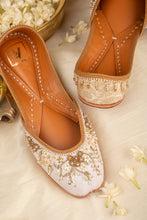 Load image into Gallery viewer, (Pre Order) Aarzoo Juttis