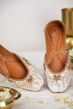 Load image into Gallery viewer, (Pre Order) Aarzoo Juttis