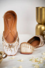 Load image into Gallery viewer, (Pre Order) Aarzoo Juttis