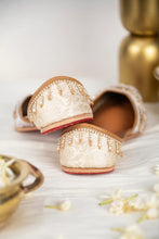 Load image into Gallery viewer, (Pre Order) Aarzoo Juttis