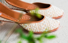 Load image into Gallery viewer, (Pre Order) Ivory Sugar jutti