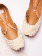 Load image into Gallery viewer, (Pre Order) Ivory Sugar jutti