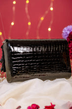 Load image into Gallery viewer, (Pre Order) Noorie Handheld Clutch