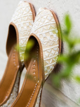 Load image into Gallery viewer, (Pre Order) Ivory Sugar jutti