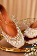 Load image into Gallery viewer, (Pre Order) Sheen juttis