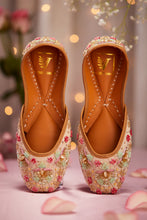Load image into Gallery viewer, (Pre Order) Ulfat jutti