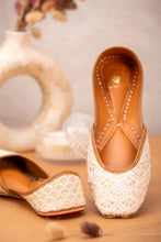 Load image into Gallery viewer, (Pre Order) Ihita Juttis