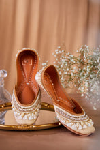 Load image into Gallery viewer, (Pre Order) Sheen juttis