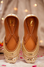Load image into Gallery viewer, (Pre Order) Zunaira Juttis
