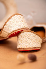 Load image into Gallery viewer, (Pre Order) Ihita Juttis
