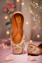 Load image into Gallery viewer, (Pre Order) Ulfat jutti