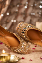 Load image into Gallery viewer, (Pre Order) Mehfil Juttis