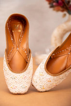 Load image into Gallery viewer, (Pre Order) Ihita Juttis
