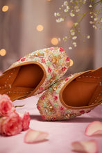 Load image into Gallery viewer, (Pre Order) Ulfat jutti