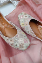 Load image into Gallery viewer, (Pre Order) Amyra Juttis