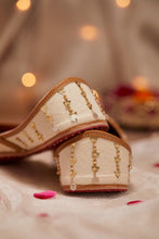 Load image into Gallery viewer, (Pre Order) Zunaira Juttis
