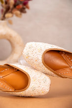 Load image into Gallery viewer, (Pre Order) Ihita Juttis