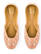 Load image into Gallery viewer, (Pre Order) Peaches and Cream: Juttis