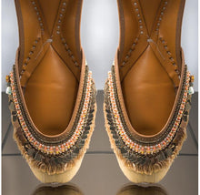 Load image into Gallery viewer, (Pre Order) Tassel Tiara jutti