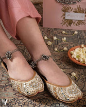 Load image into Gallery viewer, (Bridal) Jharokha Jutti Customized