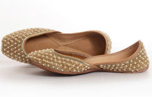 Load image into Gallery viewer, (Pre Order) Dancing Pearls Jutti