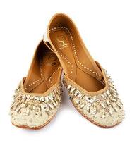 Load image into Gallery viewer, (Pre Order) Go with the Gold juttis